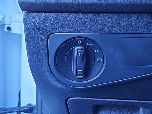 Used 2021 Volkswagen Tiguan S image 9