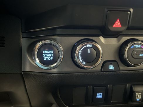 Used 2023 Toyota Tacoma TRD Sport AWD/4WD image 31