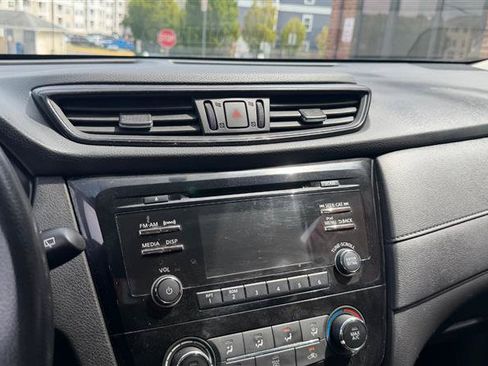 Used 2017 Nissan Rogue S AWD/4WD image 34