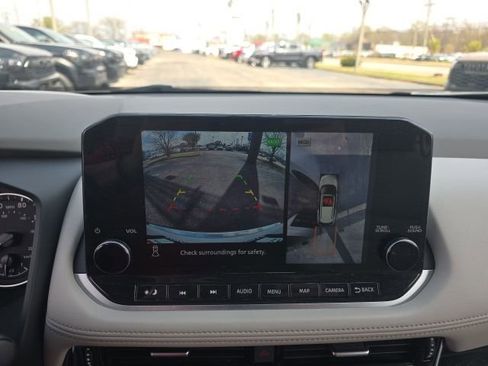 Used 2023 Nissan Rogue SL w/ SL Premium Package image 20