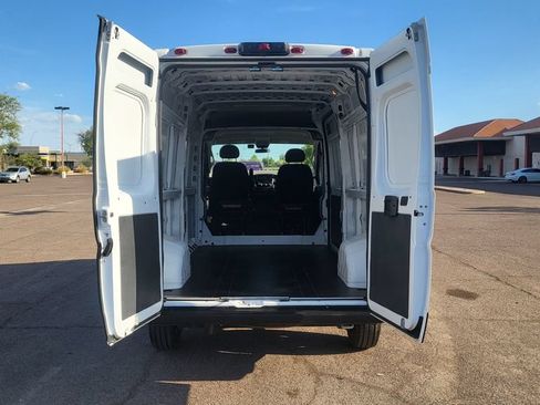 Used 2021 RAM ProMaster 2500 w/ Premium Appearance Group FWD image 13