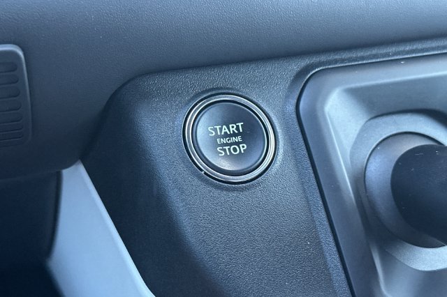 Certified 2025 Land Rover Defender 130 X-Dynamic SE AWD/4WD image 21