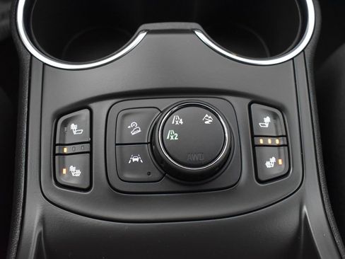 Used 2023 GMC Terrain SLT image 14