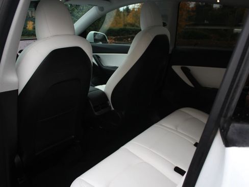 Used 2020 Tesla Model Y Long Range image 31