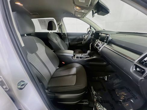 Used 2023 Kia Sorento LX FWD image 26