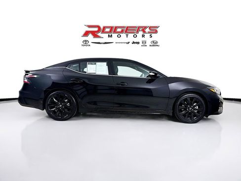 Used 2023 Nissan Maxima SR w/ Sport Mat Group image 9
