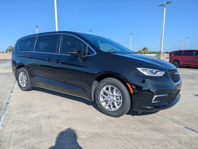 New 2026 Chrysler Pacifica Select FWD image 2