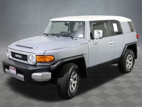 Used 2014 Toyota FJ Cruiser Base w/ Upgrade Package image 10
