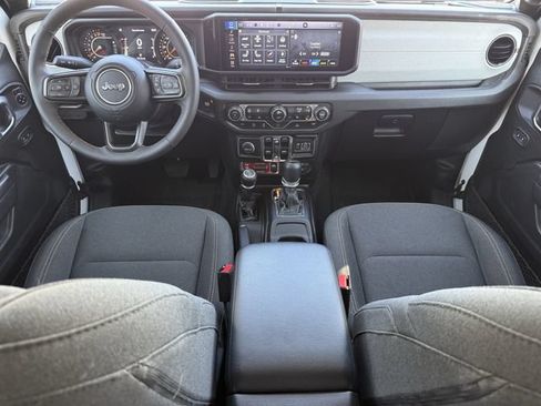 Used 2024 Jeep Gladiator Sport AWD/4WD image 9