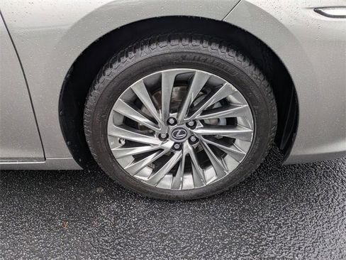 Used 2019 Lexus ES 350 Ultra Luxury image 12