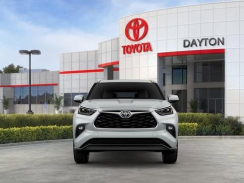 New 2025 Toyota Highlander XLE image 18