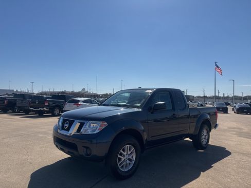 Used 2016 Nissan Frontier SV image 9