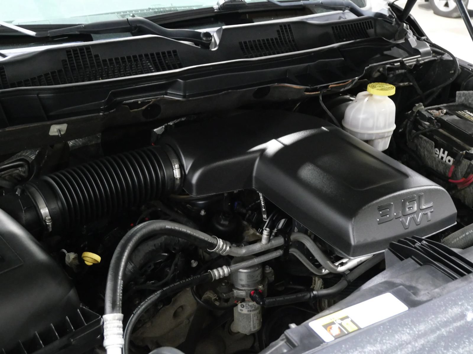 Used 2018 RAM 1500 Classic SLT AWD/4WD image 23