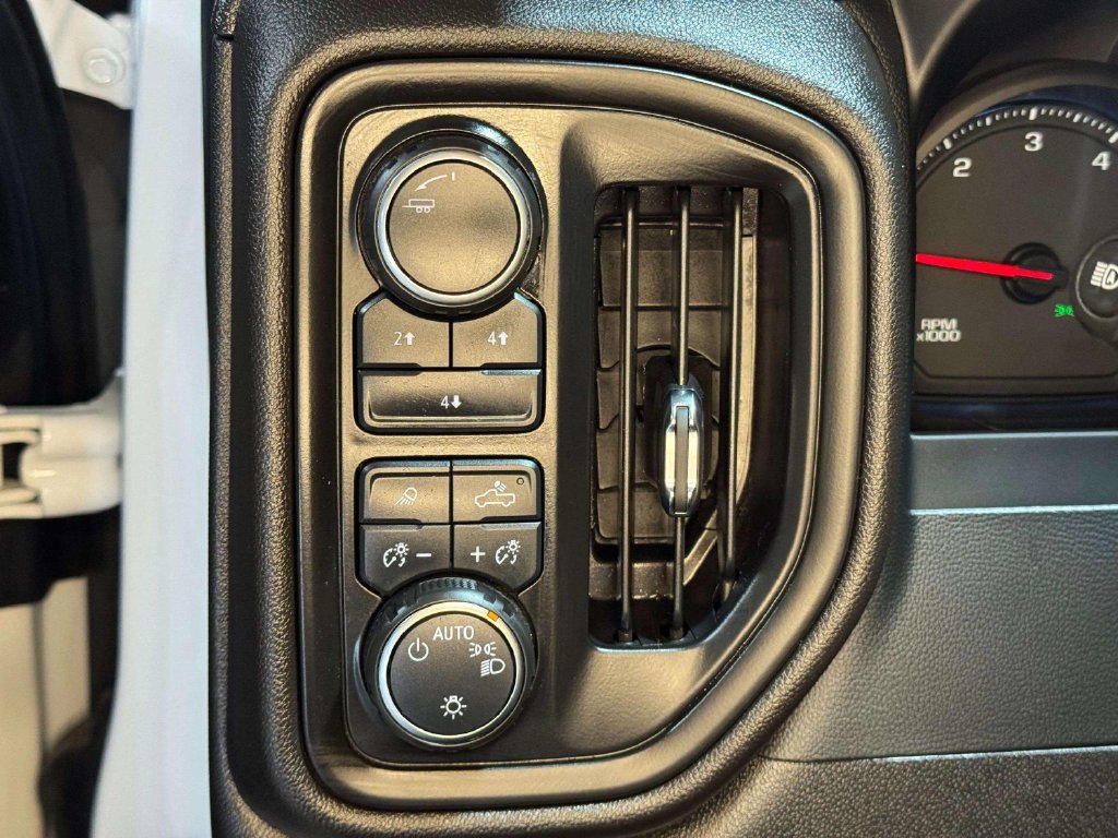 Used 2024 Chevrolet Silverado 2500 Custom AWD/4WD image 10