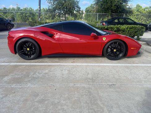Used 2018 Ferrari 488 GTB RWD image 3