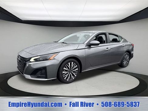 Used 2023 Nissan Altima 2.5 SV FWD image 1