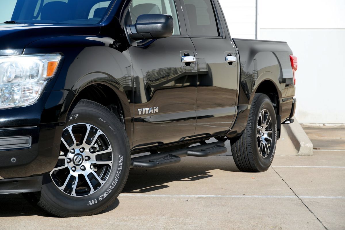Used 2021 Nissan Titan SV w/ SV Convenience Package RWD image 22