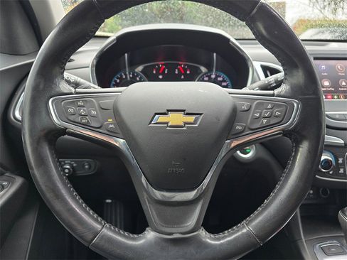 Used 2020 Chevrolet Equinox LT image 16