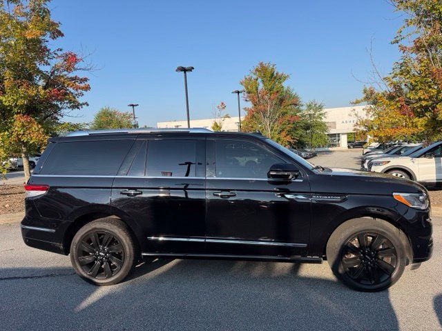 Used 2023 Lincoln Navigator Reserve AWD/4WD image 5
