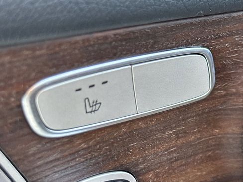 Used 2020 Mercedes-Benz GLC 300 4MATIC w/ Premium Package image 43