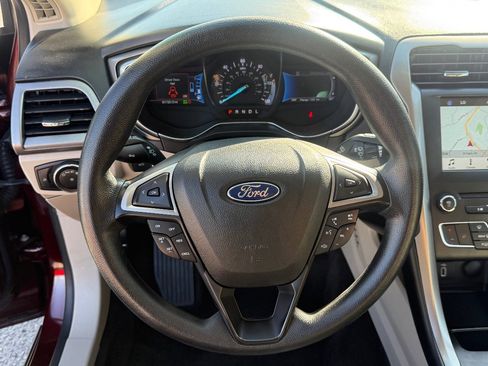 Used 2018 Ford Fusion SE FWD image 22