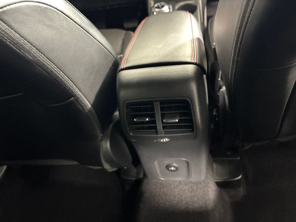 Used 2025 Ford Escape ST-Line FWD image 9