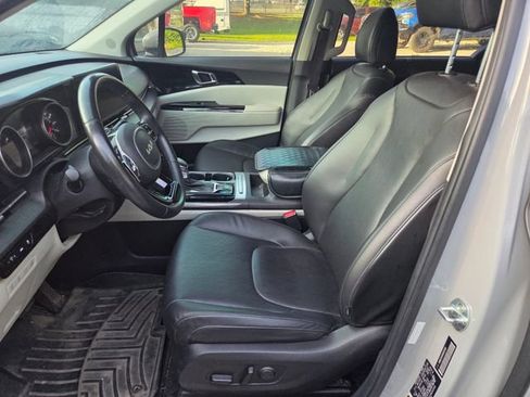 Used 2022 Kia Carnival EX FWD image 10