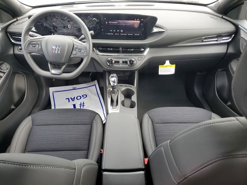 New 2025 Buick Envista Preferred image 13