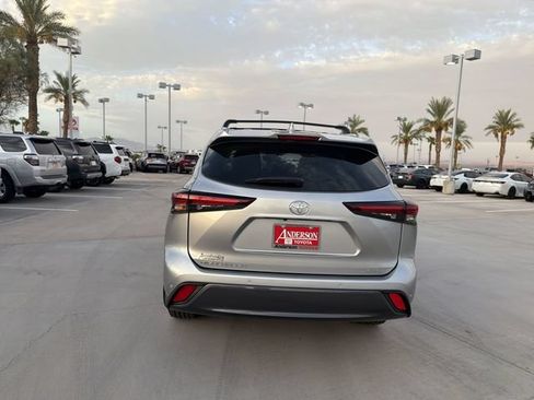 Certified 2025 Toyota Highlander Limited FWD image 6