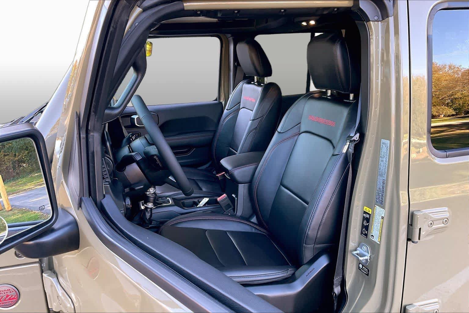 Used 2025 Jeep Gladiator Rubicon AWD/4WD image 7