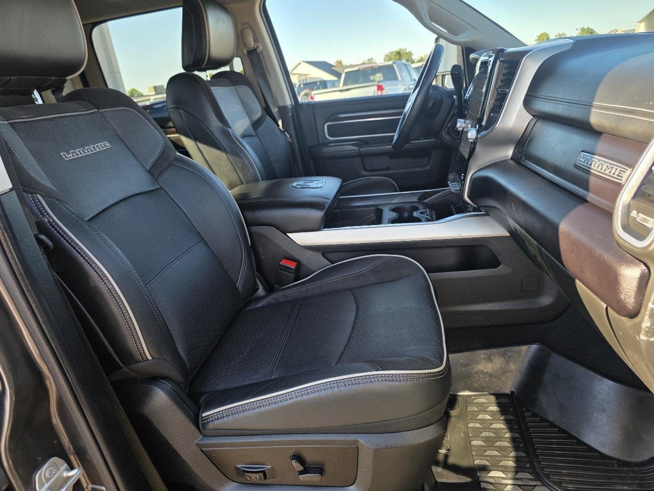 Used 2024 RAM 3500 Laramie AWD/4WD image 19