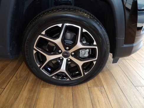 Used 2025 Jeep Compass Limited image 4