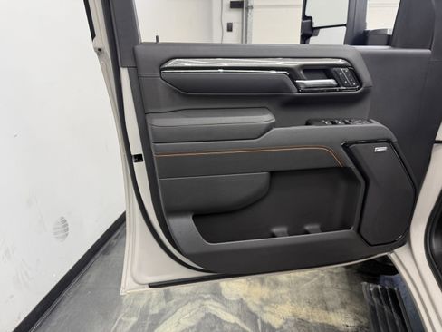 Used 2026 GMC Sierra 2500 AT4 w/ AT4 Premium Plus Package AWD/4WD image 9