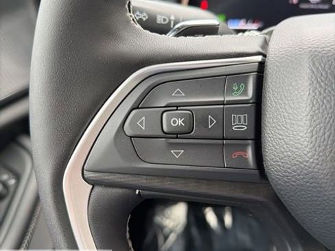 Used 2025 Jeep Grand Cherokee Laredo w/ Luxury Tech Group I image 61