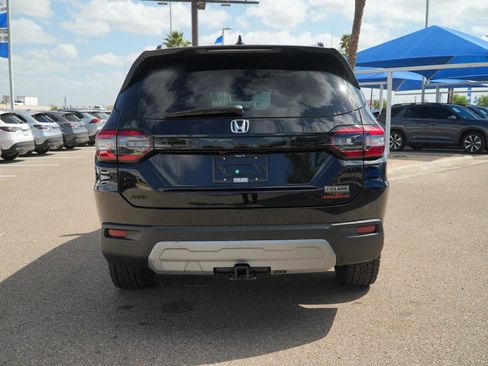 Used 2025 Honda Pilot TrailSport image 6