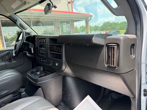Used 2022 Chevrolet Express 2500 w/ Driver Convenience Package RWD image 20