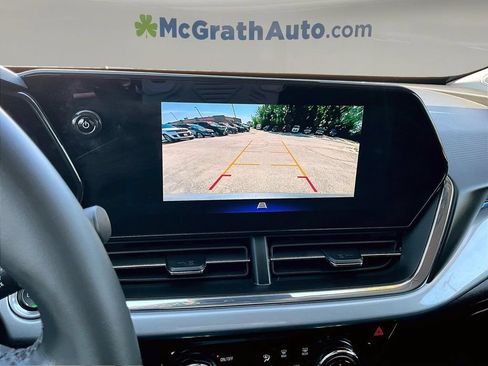 Used 2025 Chevrolet Trax LT w/ LT Convenience Package FWD image 16