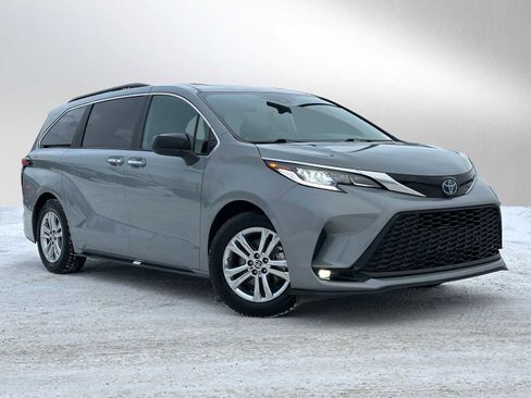 Used 2023 Toyota Sienna XSE image 1