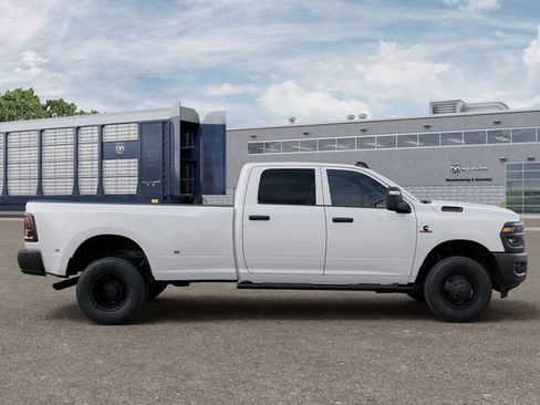 New 2026 RAM 3500 Tradesman AWD/4WD image 21