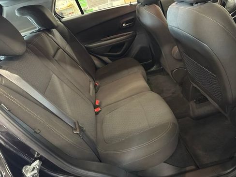 Used 2020 Chevrolet Trax LS FWD image 24