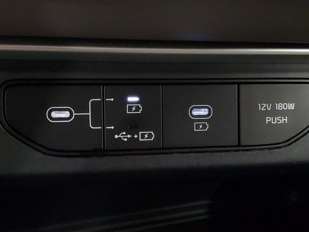 Used 2025 Kia Carnival FWD image 21