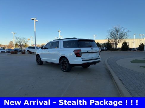 Used 2023 Ford Expedition Max Limited image 3