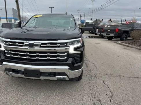 Used 2025 Chevrolet Silverado 1500 LTZ AWD/4WD image 3