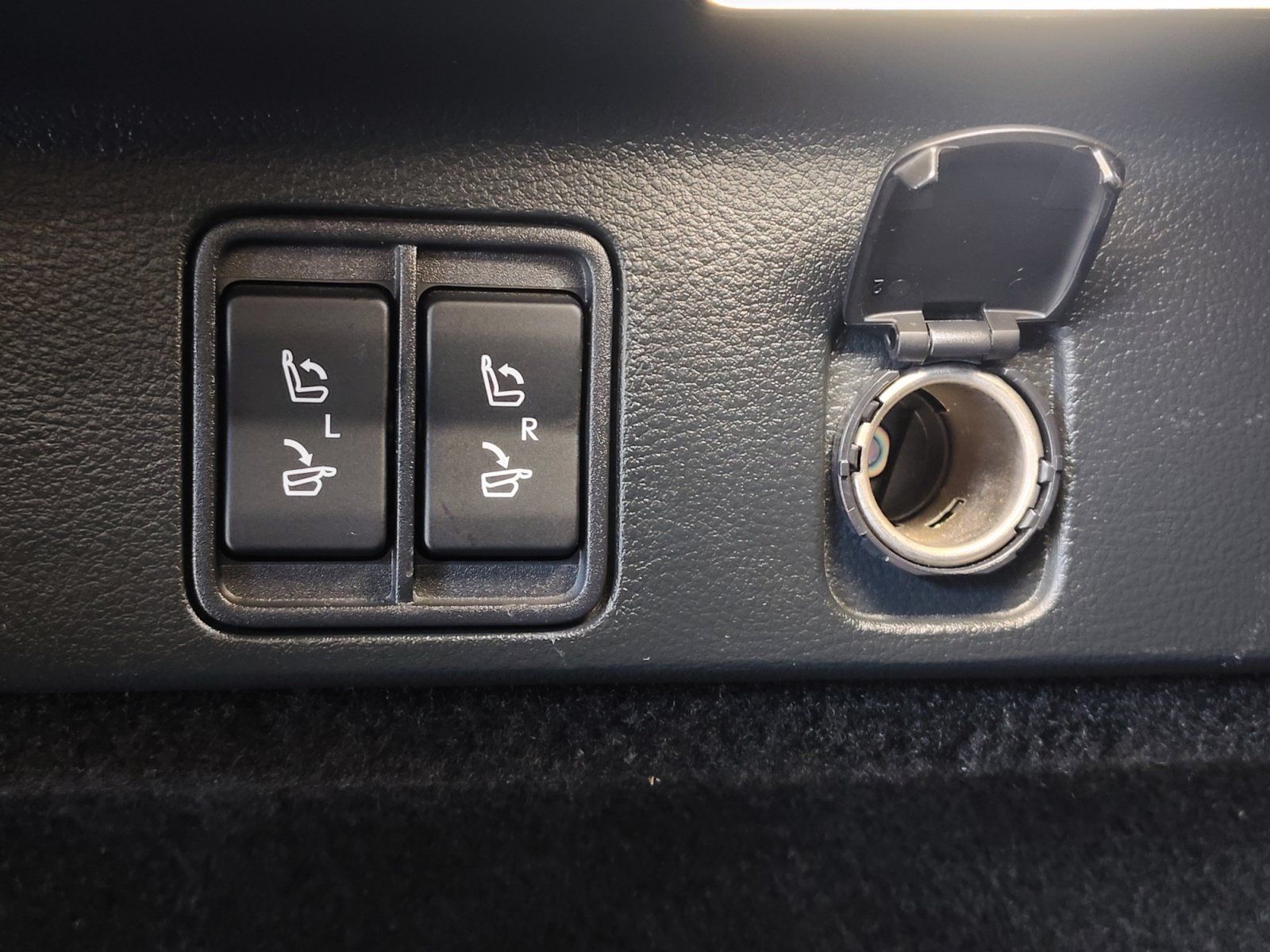 Used 2023 Lexus RX 350 FWD w/ Cold Area Package image 33