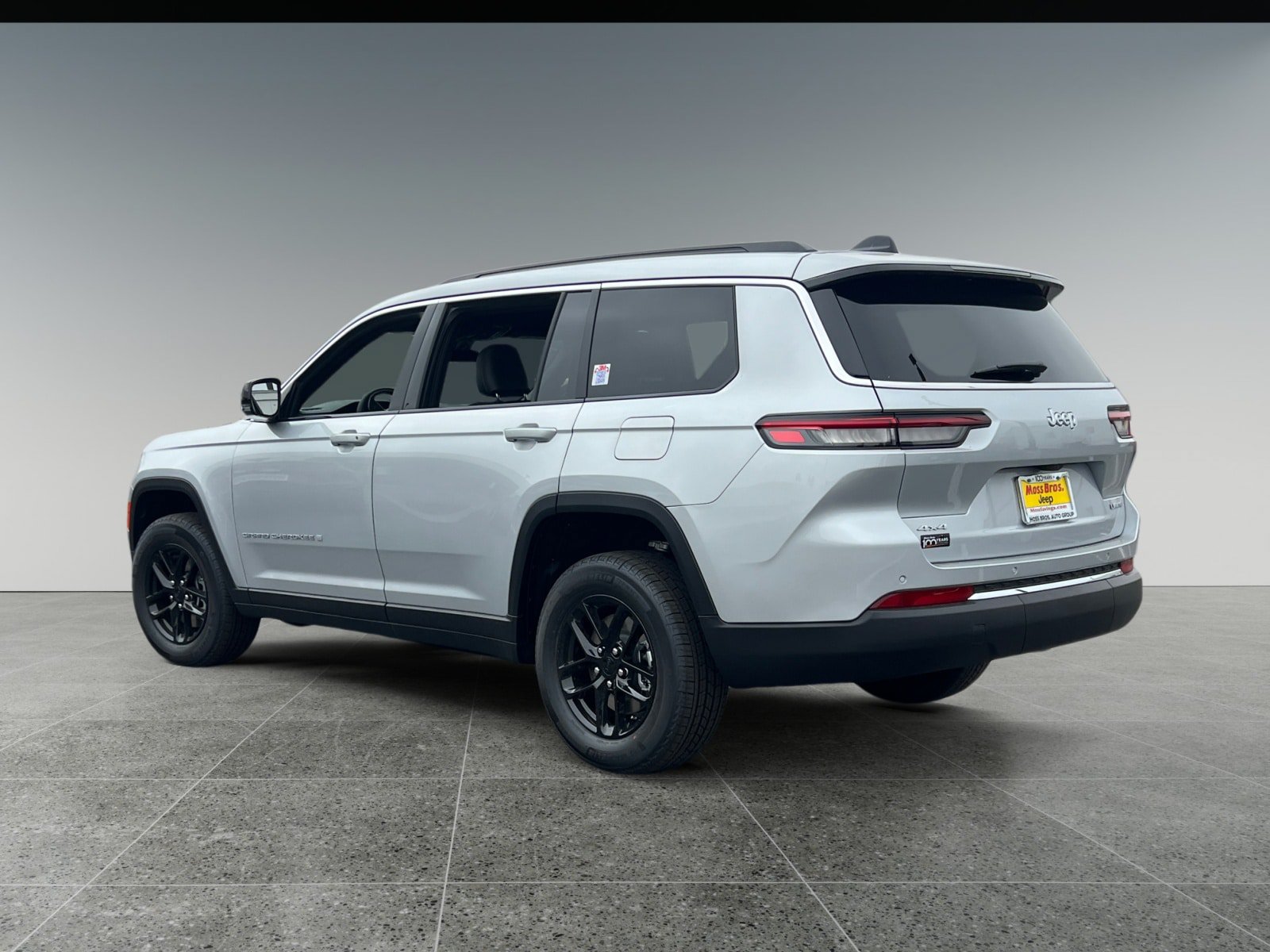 Used 2025 Jeep Grand Cherokee L Limited AWD/4WD image 3