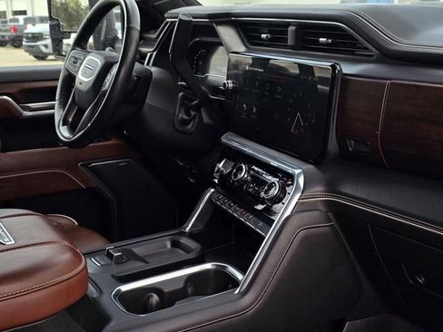 Used 2025 GMC Sierra 2500 Denali Ultimate image 32