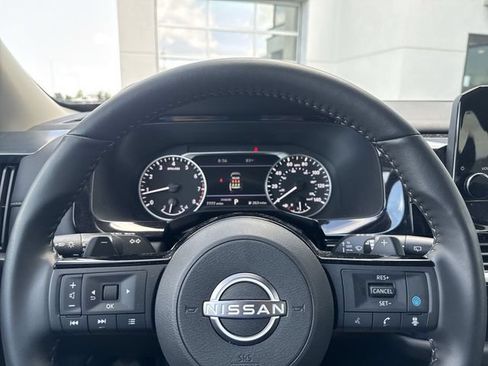 Used 2025 Nissan Pathfinder SL FWD image 19