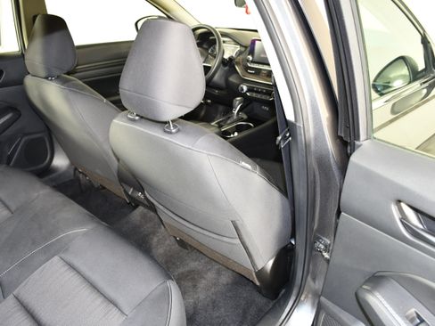 Used 2024 Nissan Altima 2.5 SV FWD image 43