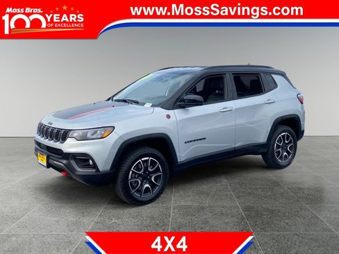 Used 2024 Jeep Compass Trailhawk AWD/4WD image 1