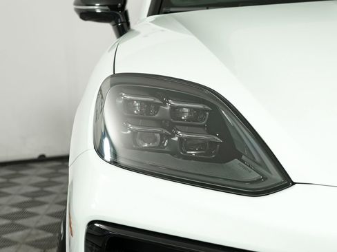 Certified 2026 Porsche Cayenne Coupe AWD/4WD image 11